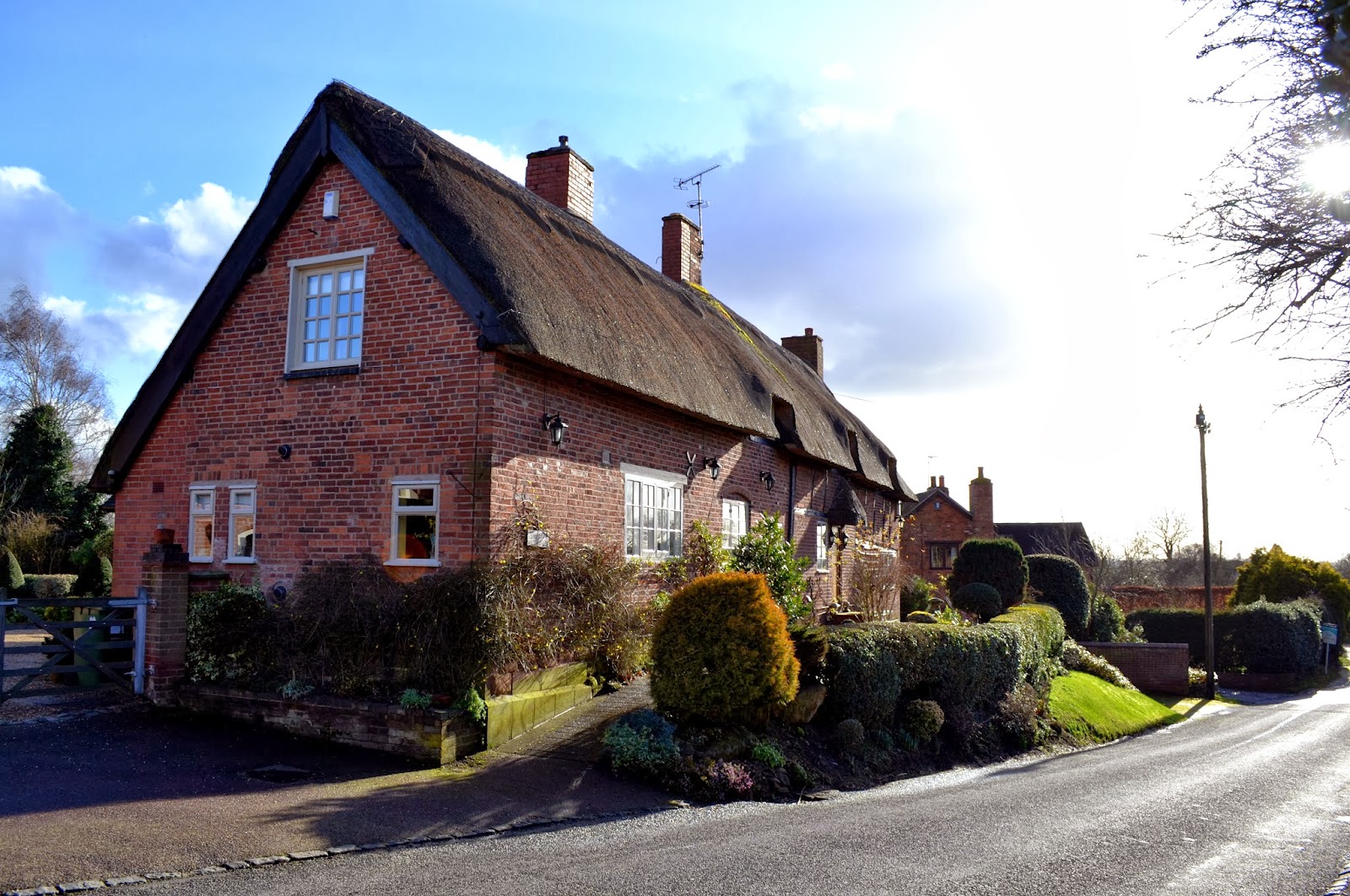 Today Around Coventry Thatched Roof Thursday 59 Hill Wootton