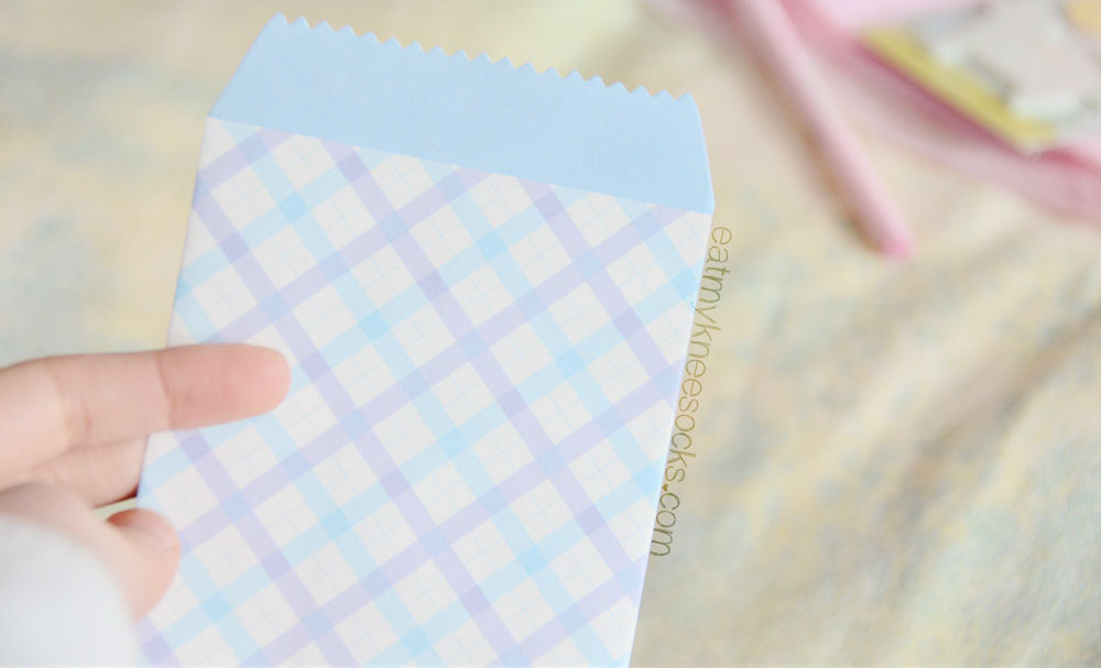 {Review + Giveaway} Kawaii Box: March 2015 Subscription - Envelopes These patterned envelopes are perfect for letters, cards, invitations, and more.