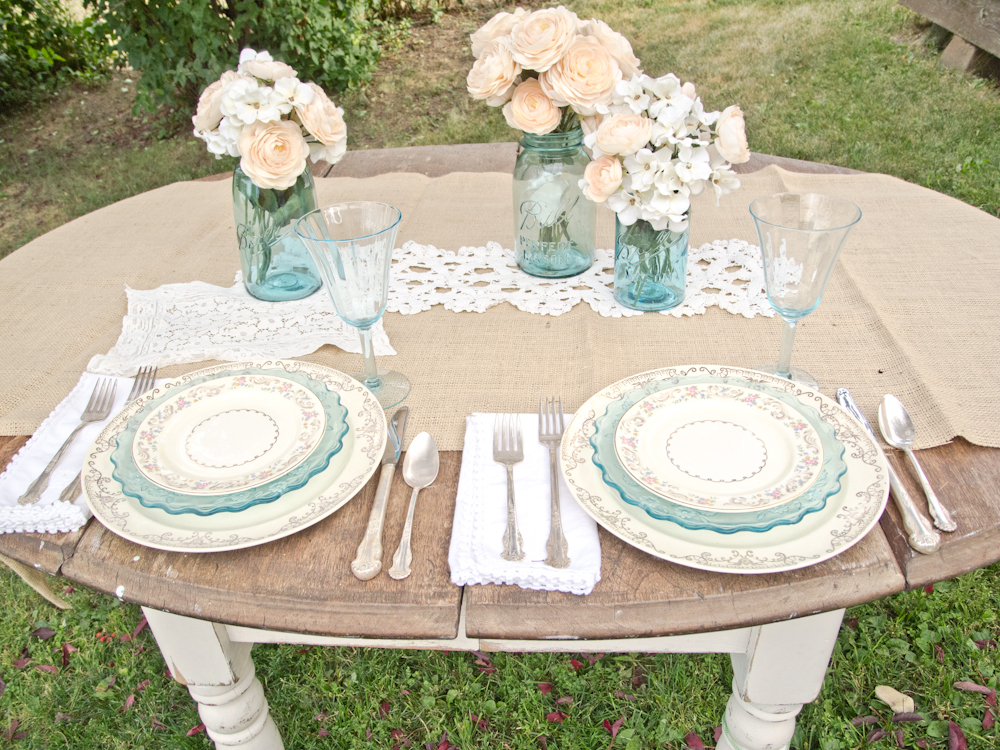 Vintage Whites Blog: A vintage table setting Vintage Whites Blog: A vintage table setting