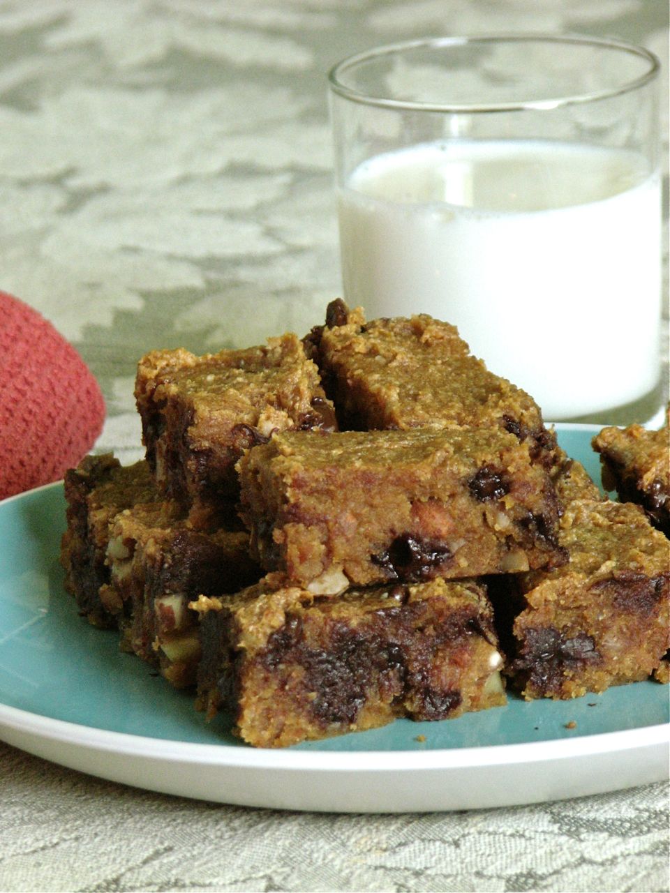 Delectably Mine Almond Chocolate Chip Oat Bars
