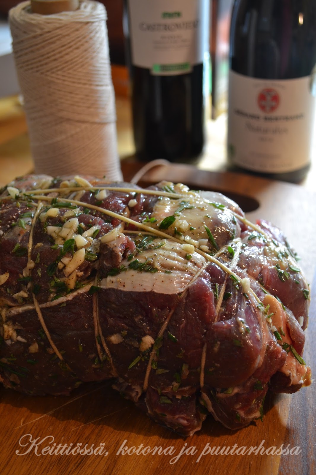 Keittiössä, kotona ja puutarhassa Uunissa paistettu kokonainen