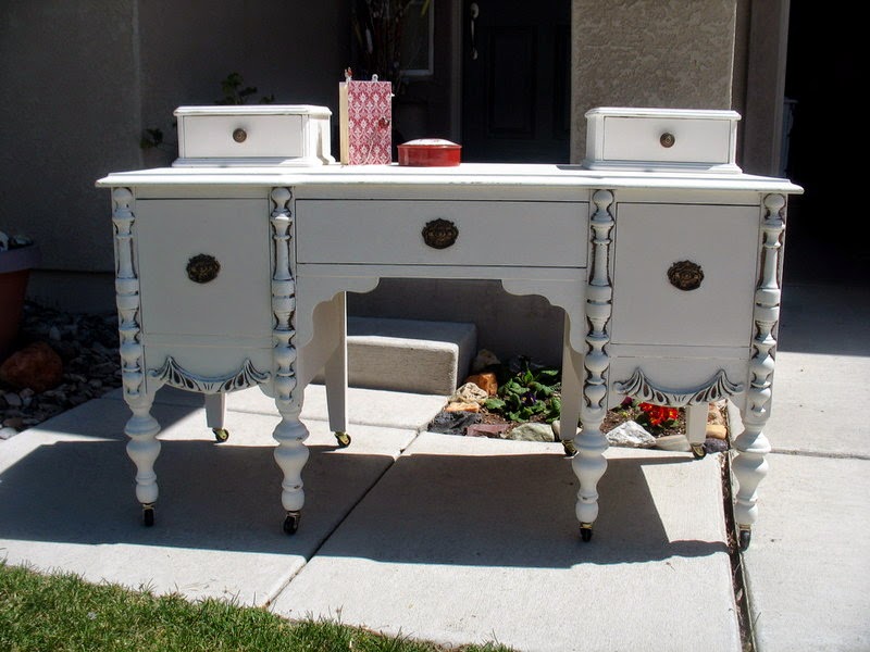 Shabby Redo For You ! Vintage Vanity Redo