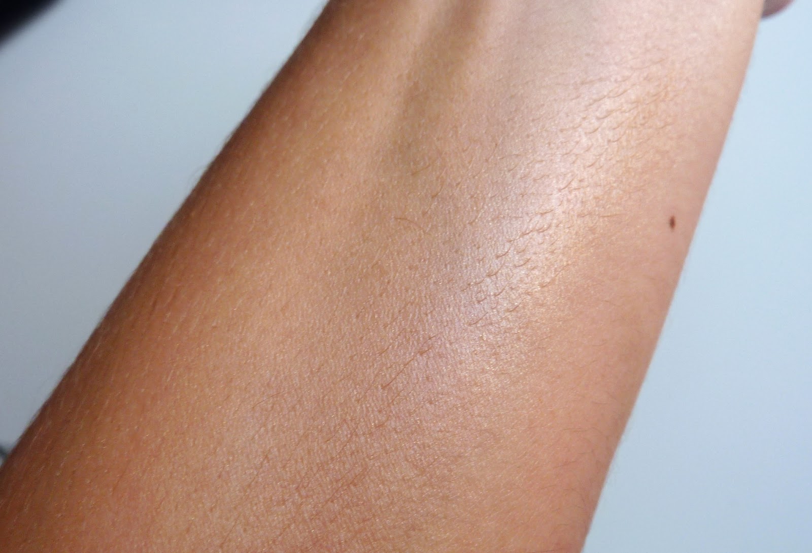 Beauty Le Chic Body Shop Honey Bronze Shimmering Dry Oil I expect the butter of the body with it from the same company. beauty le chic