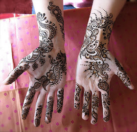 This Mehndi Design can be use for Eid Specially because it show the happiness 