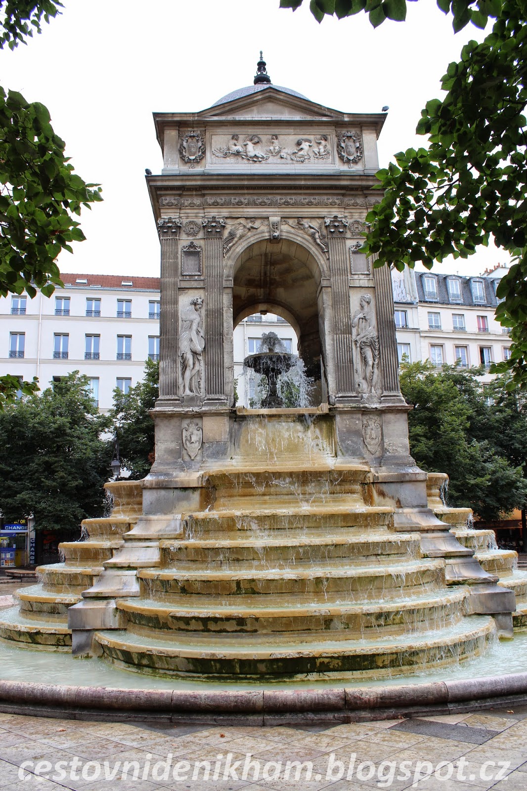 Fontána neviňátek Fontaine des Innocents