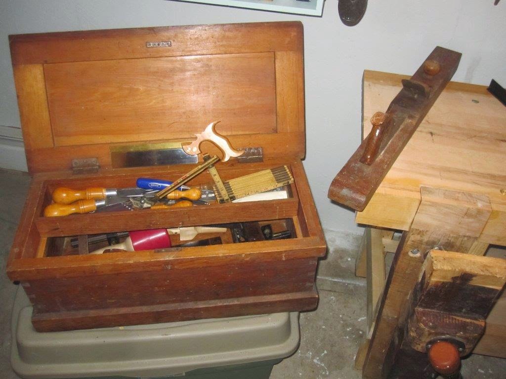 The Valley Woodworker A proper base for my tool chest