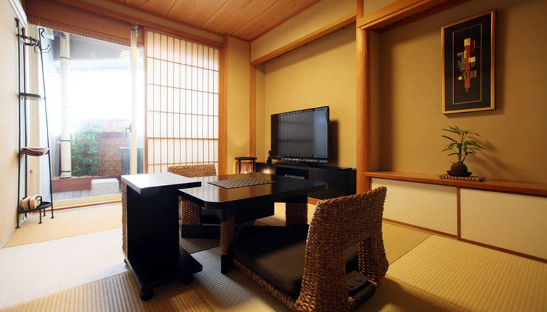 ハリウッドツイン和洋室2間タイプ次の間の和室（このタイプは全4室）