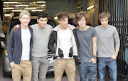 Los chicos de One Direction lucen hermosos (como siempre) y tenemos una foto . (one direction itv studios )
