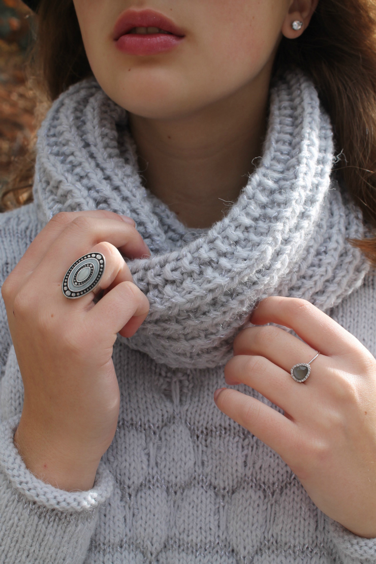 Handknit sweater in dove grey with black fedor - perfect fall outfit