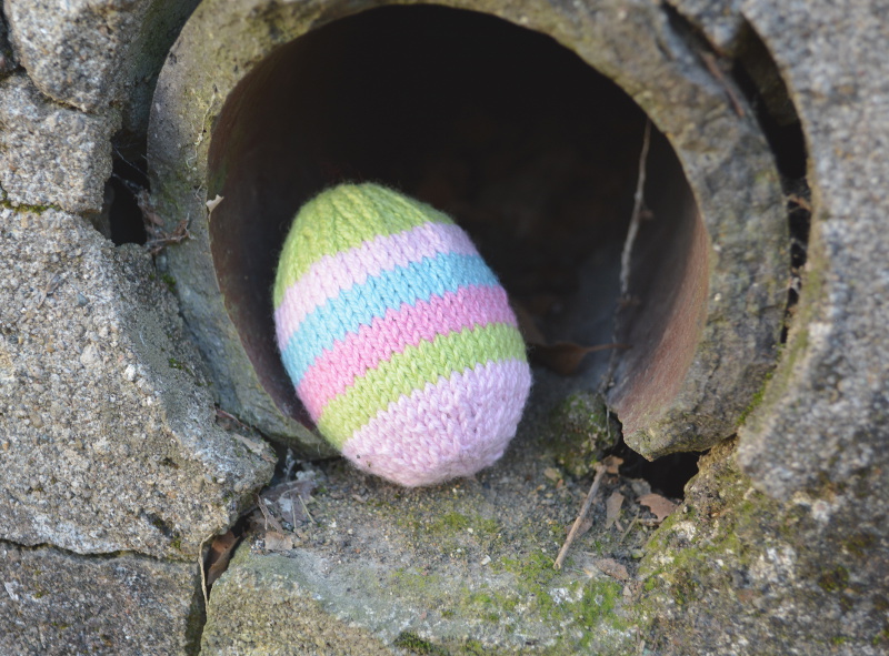 cozy birdhouse | little knit easter eggs