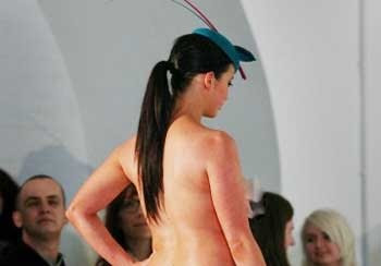 Model Hamil Tampil Bugil Di Fashion Show Model Hamil Tampil Bugil Di Fashion Show