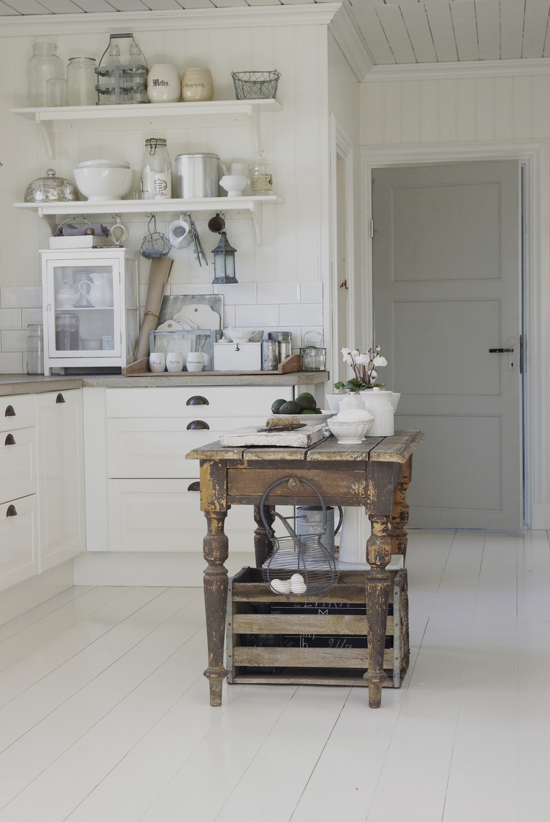 Vintage keukeneiland: bordet ?r gammalt o fyndat hos en.