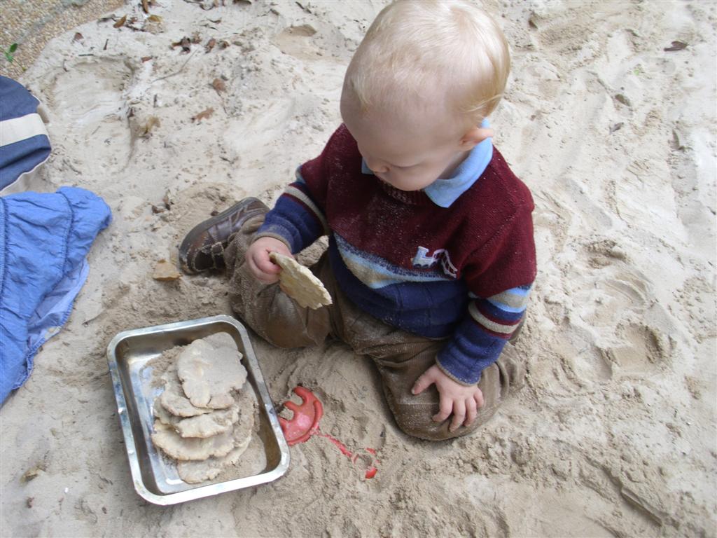 The DoItYourself Mom Dinosaur Themed Preschool Activity