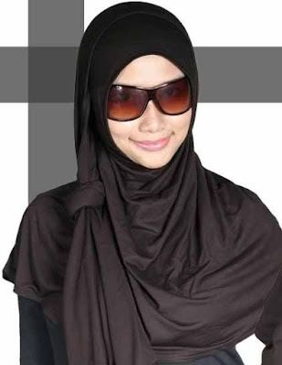 Foto Cewek Cantik Berjilbab Berkacamata Foto Cewek Cantik Berjilbab Berkacamata