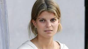 Συνέταιρος» σε πάρκινγκ της Χίου η Αθηνά Ωνάση.. sunaiteros-se-parkink-tis-xiou-i-athina-onasi