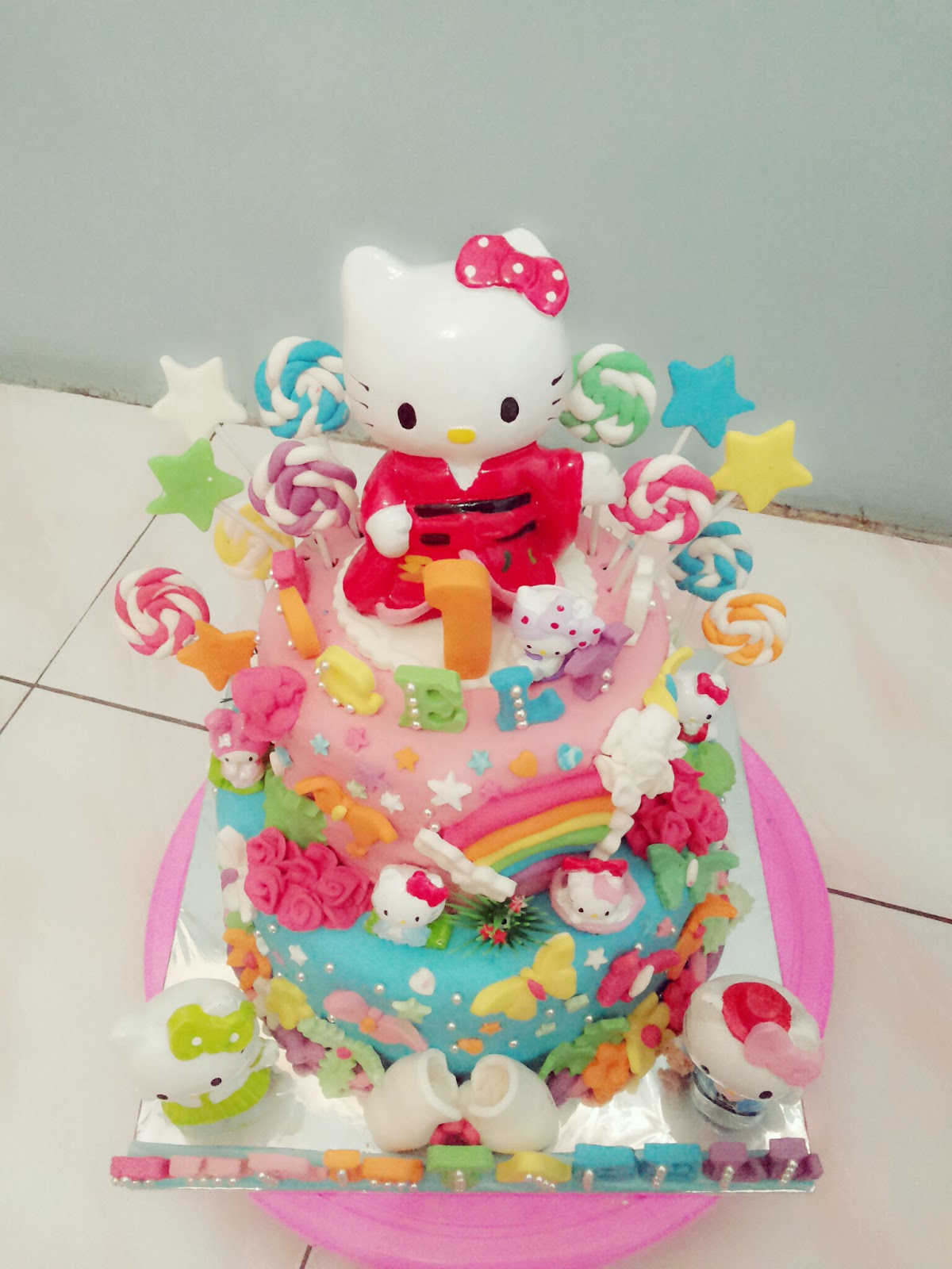 SAGITARIUS CAKE SHOP: KUE ULANG TAHUN HELLO KITTY 2 TINGKAT
