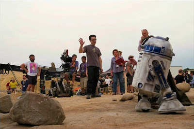 Star Wars Episode VII: The Force Awakens set photo of J.J. Abrams and R2D2