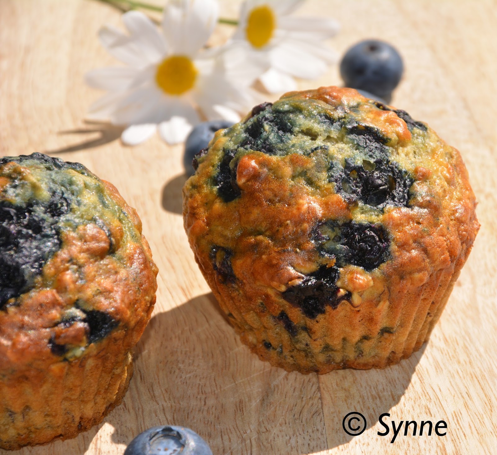 ganske enkelt Muffins med kulturmelk, banan og blåbær