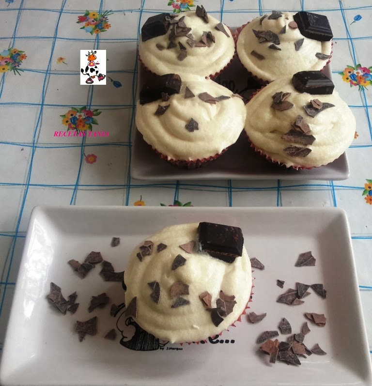Cupcakes De Chocolate Con Crema De Queso
