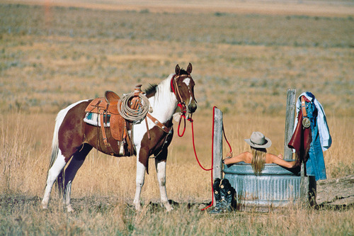 To da loos: Cowgirl tub with a view