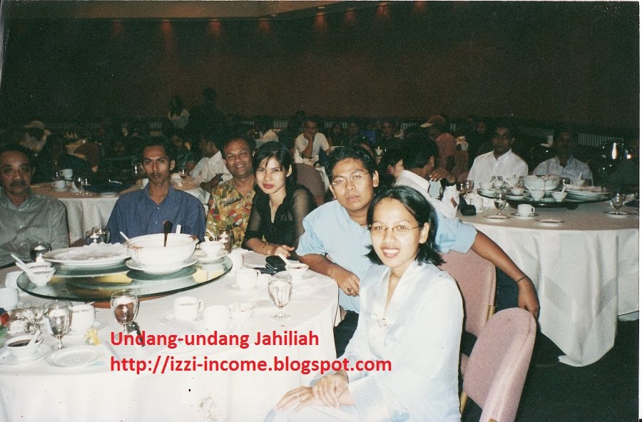 Awek Kat Sini Hisap Batang