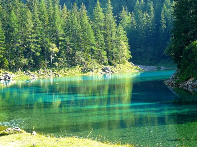 البحيرة الخضراء اجمل بحيرات العالم 