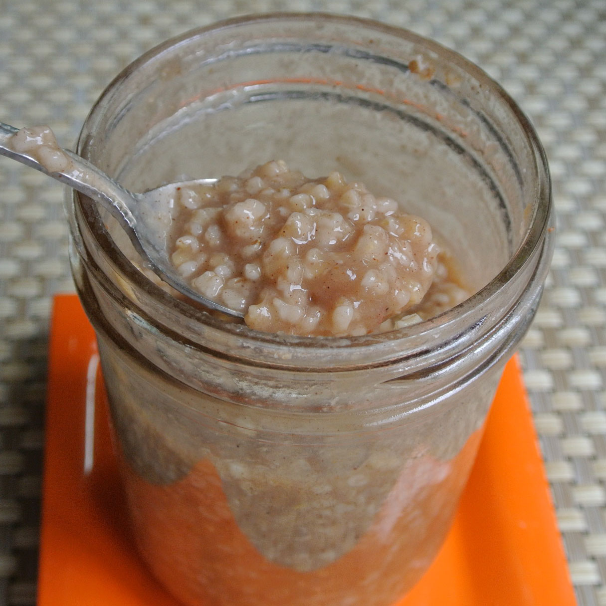 Mom, What's For Dinner? Apple Cinnamon Overnight Steel Cut Oatmeal