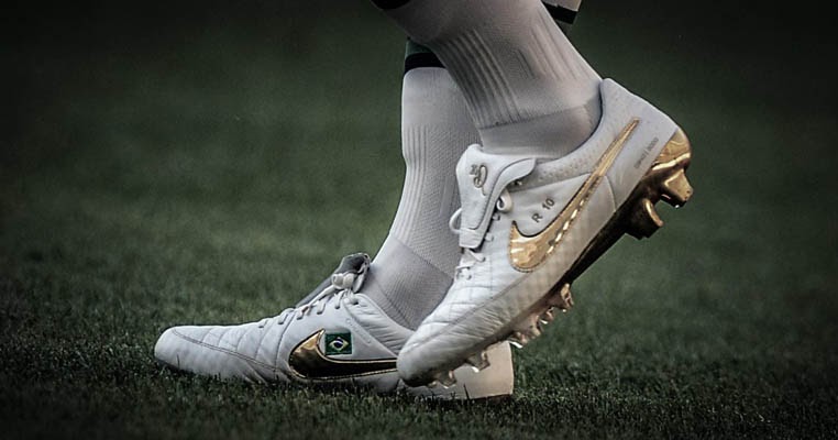 ronaldinho nike tiempo gold