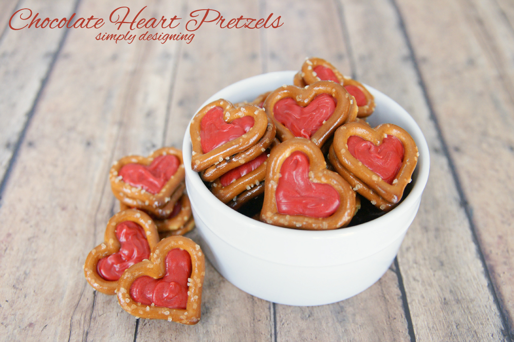 Chocolate Heart Pretzels | a simple and tasty chocolate and pretzel Valentine's Day treat | #recipe #valentinesday #heart #chocolate