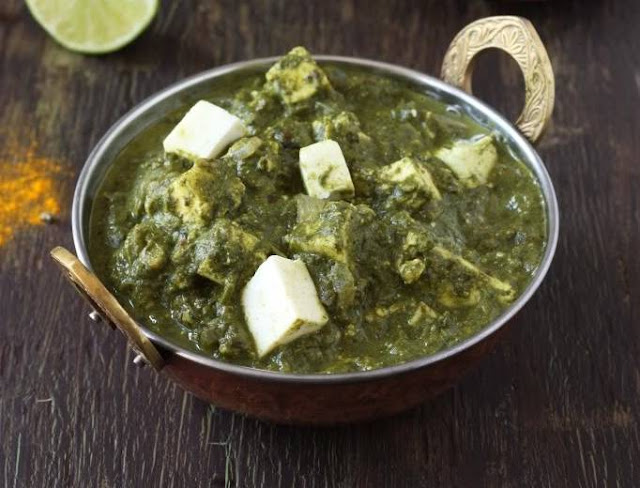 punjabi palak paneer | cottage cheese simmered in spinach gravy