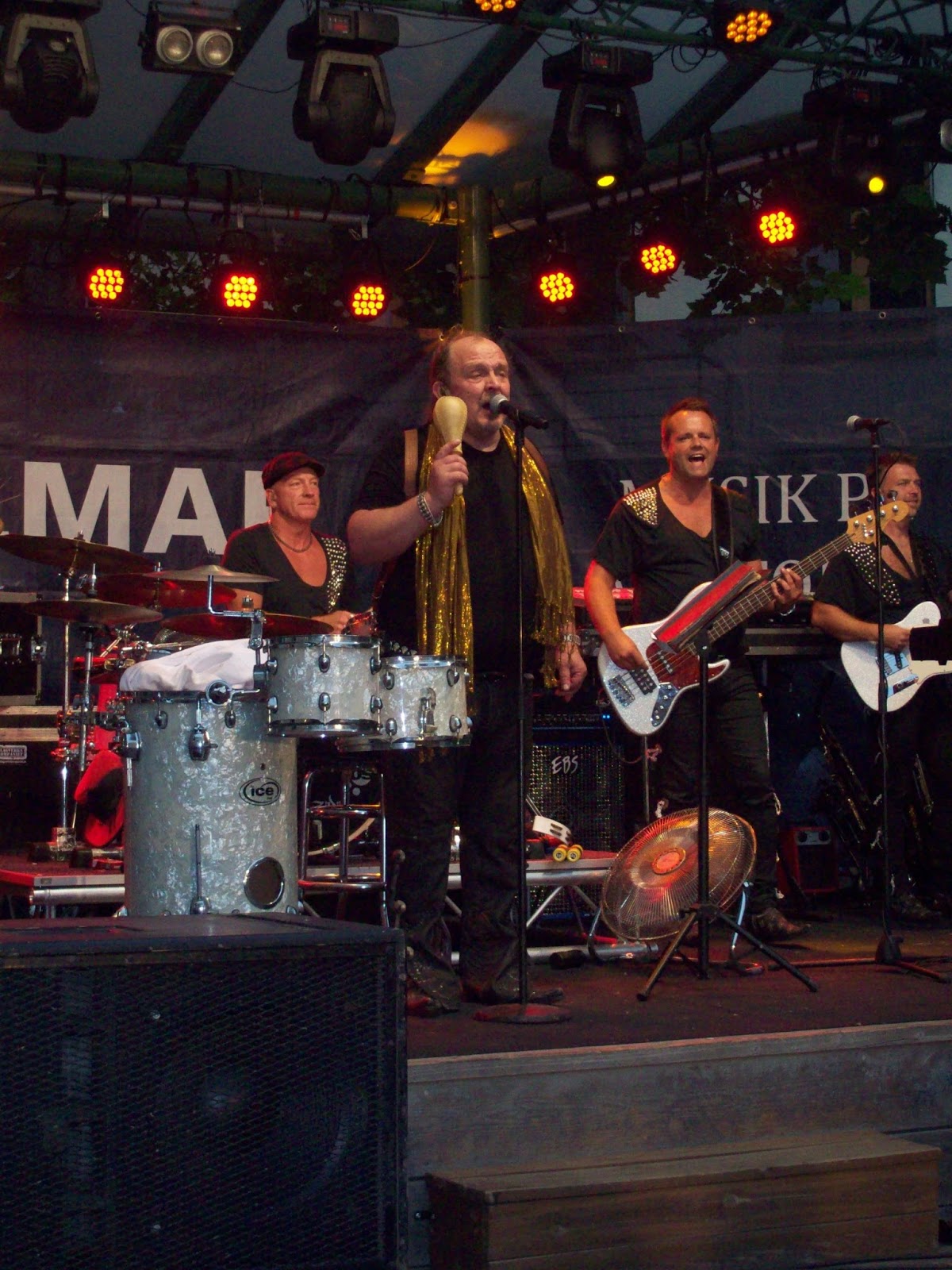 The perfect housewife67 Radio Kalmar...