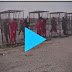 عاااجل وخطير بالفيديو "داعش" يضع 21 من البيشمركة فى أقفاص حديدية استعداداً لحرقهم !