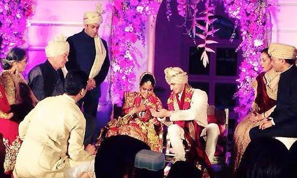 http://4.bp.blogspot.com/-OxpEsdf8IGg/VGxWXefP4zI/AAAAAAAB2HE/rBGsvAMeCoM/s1600/Salman%27s%2BSister%2BArpita%2BKhan%27s%2BWedding%2BGallery%2B(3).jpg