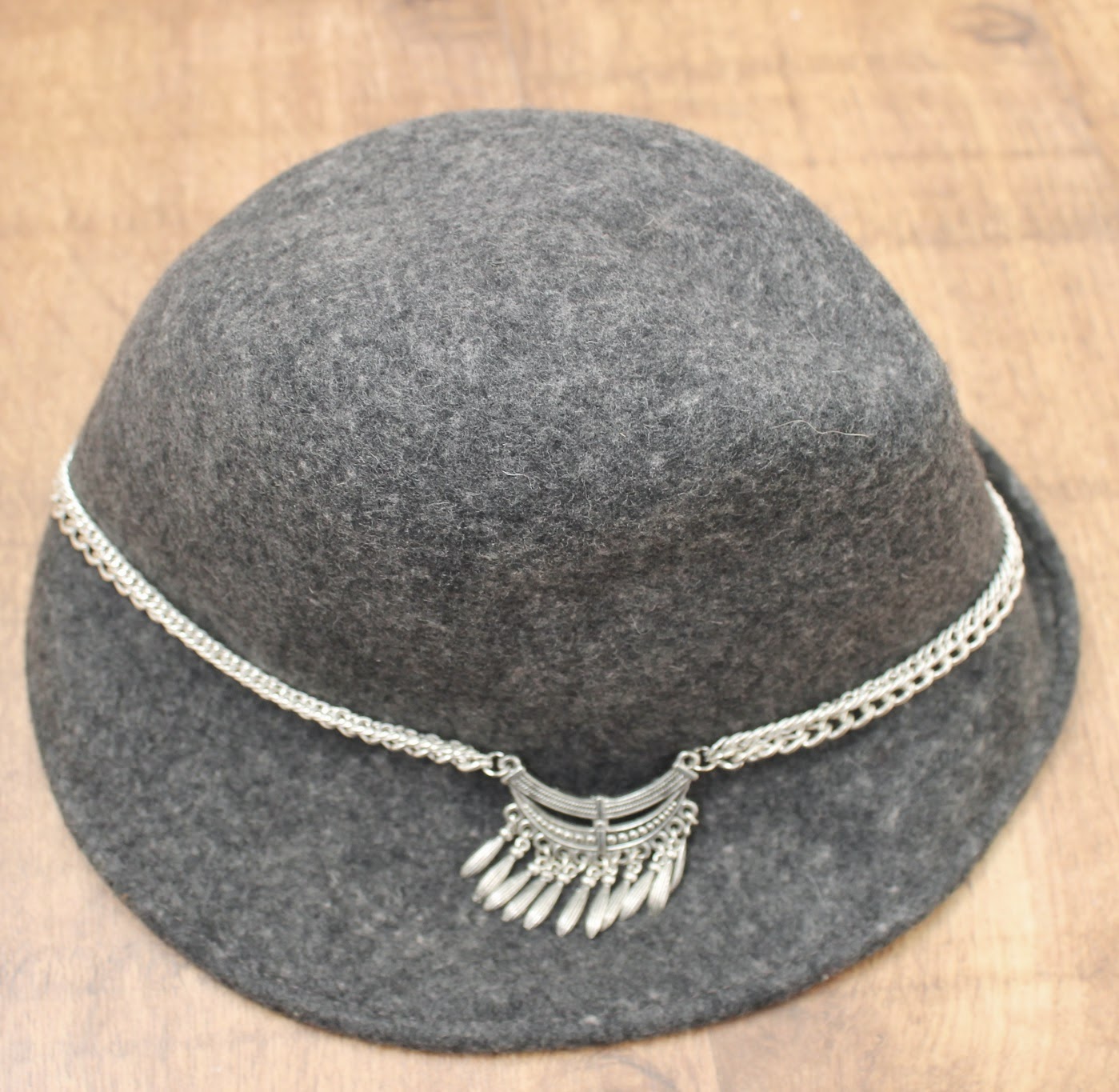DIY chain & Charm Hat // RENIQLO