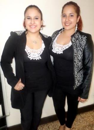 Gemelas Andrea e Irene Ramos Foto de las gemelas Andrea e Irene Ramos con cabello recogido