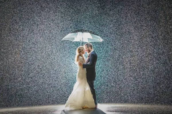 9 Foto Pre Wedding Di Lokasi Paling Ekstrim, Serius Bikin Lemes!