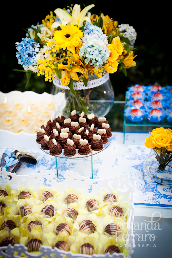 decoracao casamento simples azul e amarelo:Lá vem a Noiva: Amarelo e azul – dupla moderna e romantica decoracao casamento simples azul e amarelo:Lá vem a Noiva: Amarelo e azul – dupla moderna e romantica