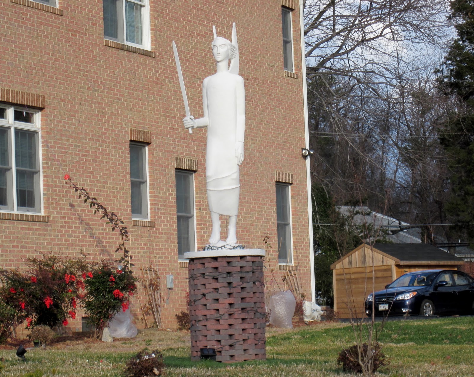 the Annandale Blog: Scene around A-town: An angel graces Evergreen Lane