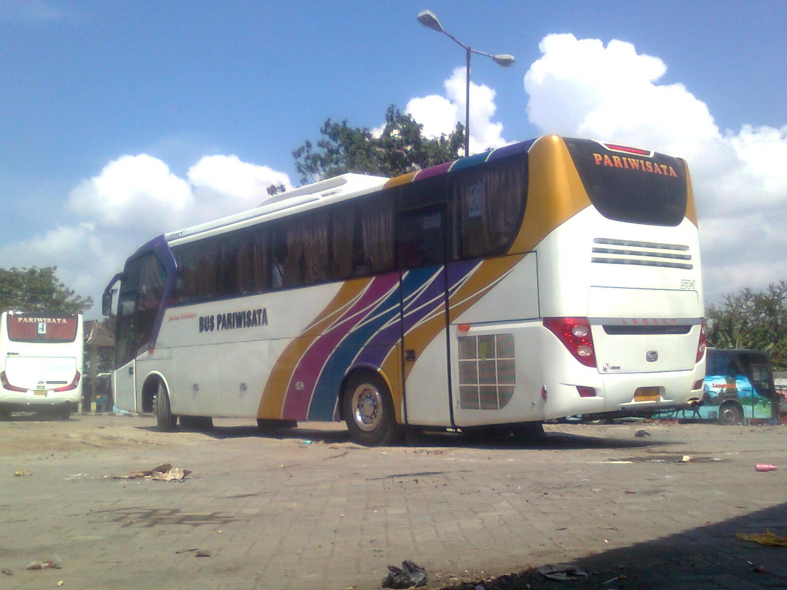 BIS (Bagiku Indah Selamanya....): Jackal Holidays Legacy SR-1 Mercedes