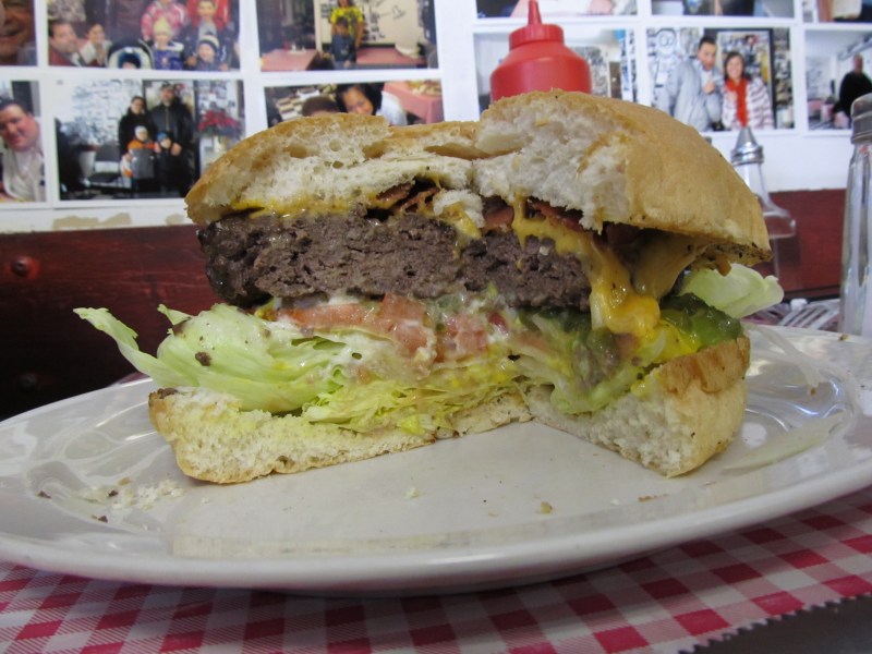 Burger Club Winnipeg Blondie's 4.3/5