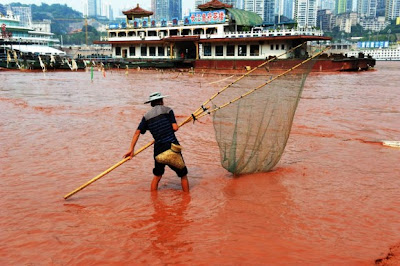 sungai yangtze bertukar merah3