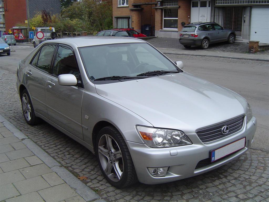 http://4.bp.blogspot.com/-P6URR4n0MSo/TkgMb7mWhzI/AAAAAAAABzo/ozFSFz4x7V0/s1600/Lexus_IS200_avant.JPG