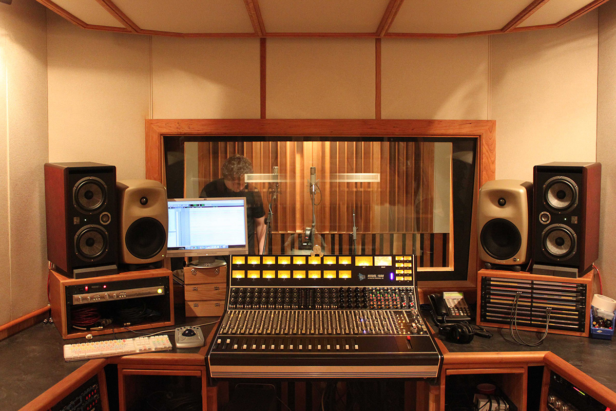 Alat alat yang dibutuhkan untuk membangun studio rekaman Alat alat yang dibutuhkan untuk membangun studio rekaman