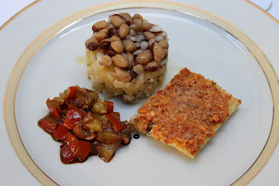 torretta di triglie e patate ai semi di anice, con bruschetta alla crema di pomodori secchi e cacioricotta e melanzane rosse in agrodolce
