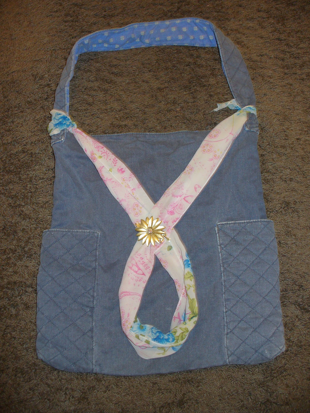 Kai Leigh Bow 22 Ways to Make a Boring Bag Exciting Using Only a Scarf.