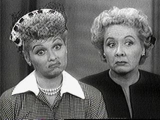 I LOVE LUCY-LUCY AND EDITH-BURLAP/BUCKET QUEENS--4"X6"- #52*