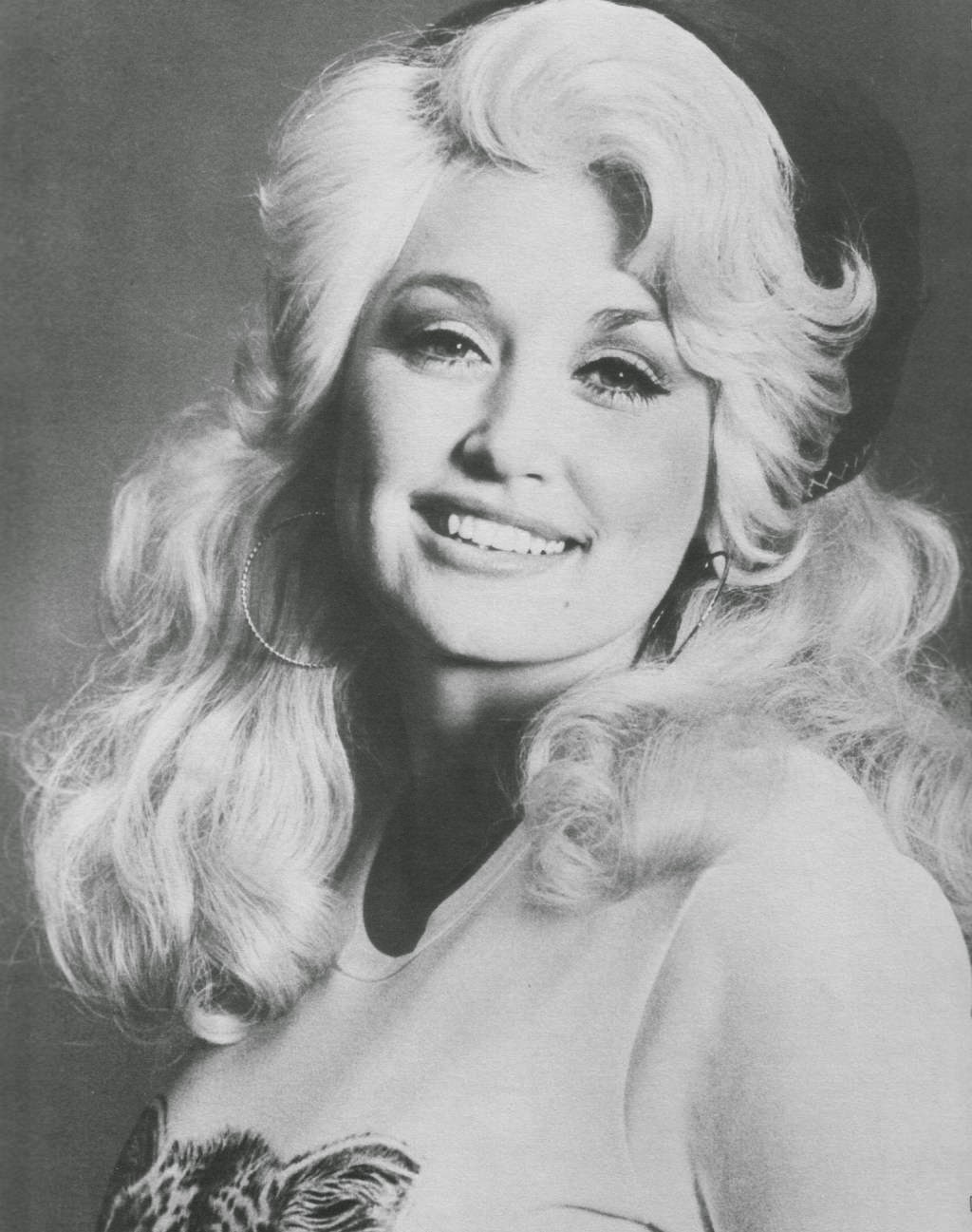 20 Beautiful Portrait Photos of Dolly Parton in the 1970s ~ vintage everyday