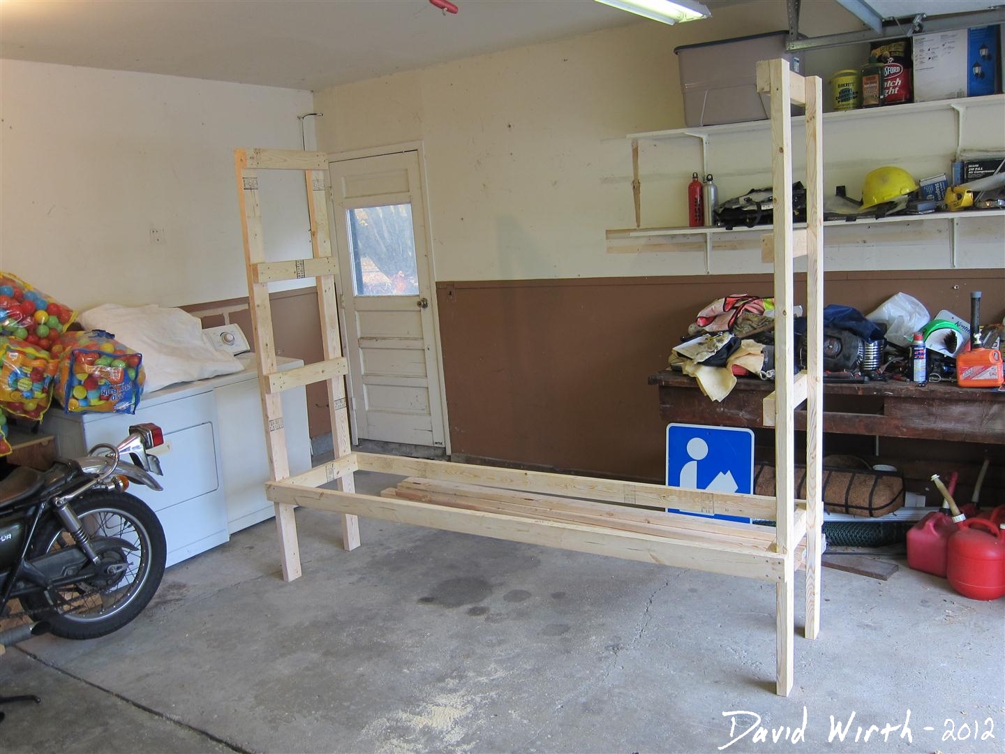 How to build a shelf for the garage
