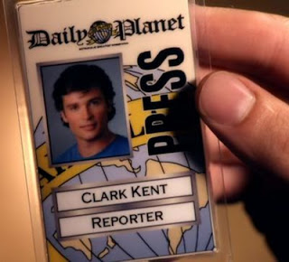 PASE DE PRENSA DE CLARK KENT (VISTO EN LA SERIE SMALLVILLE)