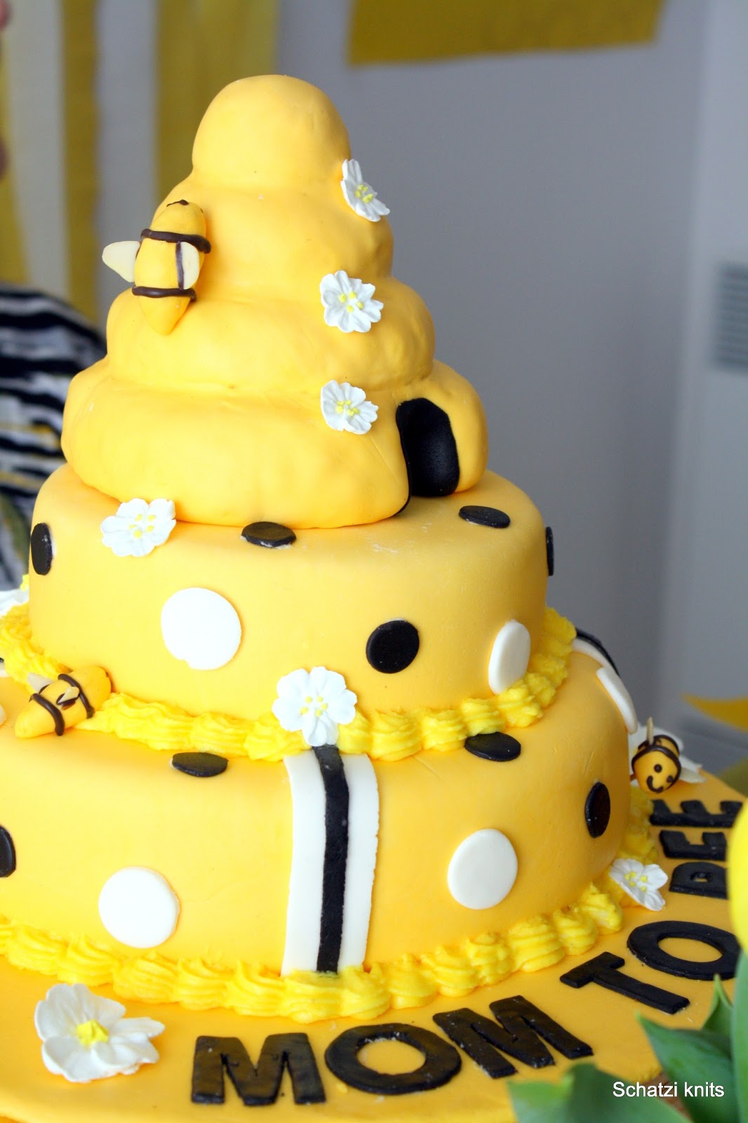 Schatzi's knits: "Mommy to Bee" Party